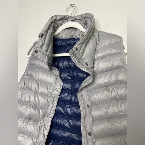 GAP 90% Down Puffer Vest Gray Silver Women’s Small Full Zip Button Layer Winter - Picture 3 of 9